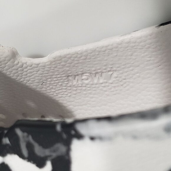 Native Unisex Slip On Athletic Miles Print B & W Tie Dye Vacation Size M5 W7 - Picture 10 of 10